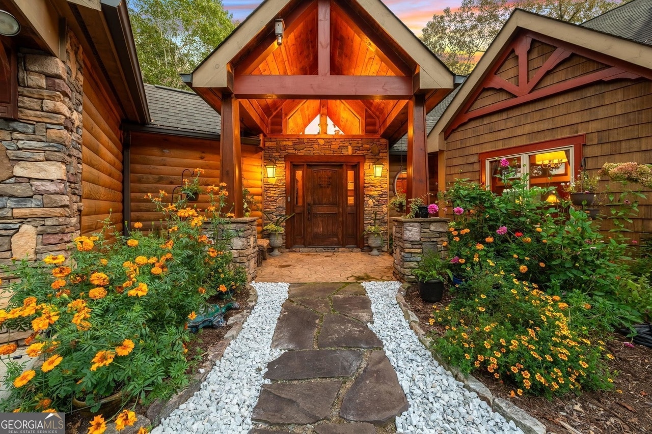 Creekfront Mountain Cabin Retreat in Blue Ridge, GA